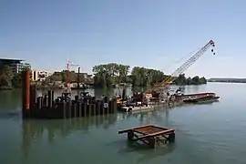 Vue d'ensemble du chantier depuis la rive droite du Rhône.