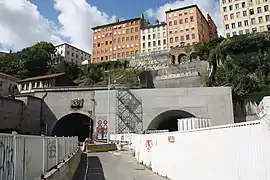 Vue de l'entrée côté Rhône