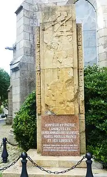 Monument aux morts de Lambézellec, l'unique  en Bretagne en microgranite de Logonna.