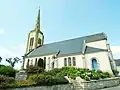 L'église paroissiale Notre-Dame-des-Fleurs et la croix monumentale de 1660.