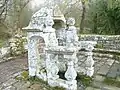 Fontaine de La Trinité-Langonnet : vue partielle.