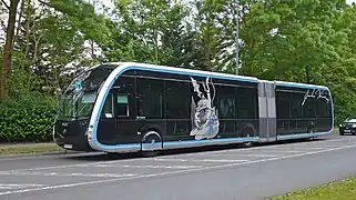 Bus (livrée bleue) de la N1, à Longueau.