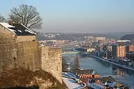 Les remparts situés à la pointe orientale du "Champeau" et la tour à la Citerne.