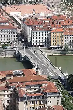 Le pont vu des toits de la basilique Notre-Dame de Fourvière.