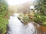 Le Scorff au niveau du moulin de Coët Cren en Plouay (la rive droite, à gauche sur la photographie, se trouve en Berné).