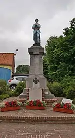 Poilu au repos (monument aux morts)