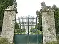 Le château de Meslien, portail d'entrée.