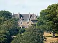 Le château du Tal Mor vu depuis le fleuve côtier Aven.