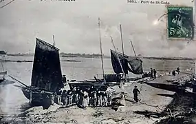 Chaloupes sardinières dans le port de Saint-Cado vers 1920.