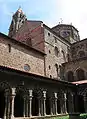 Cloître roman de la cathédrale du Puy-en-Velay.