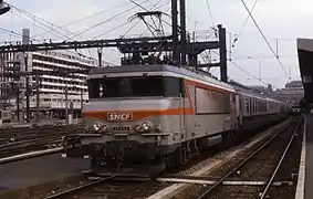 SNCF BB 22292 en livrée béton.