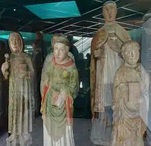 Cinq statues de saint Guénolé