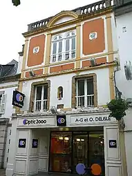 Façade d'une maison rue du Pont.