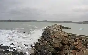 La jetée du port de plaisance.