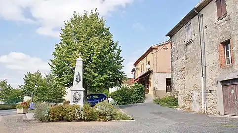 Le monument aux morts.