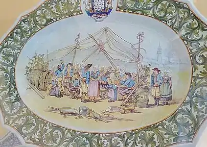 Plat avec décor de noce bretonne, Loctudy, manoir de Kerazan.