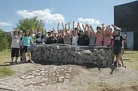 Les élèves de l'école Saint-Joseph célèbrent l'implantation du Tacon Site de la Vallée Glaciaire.