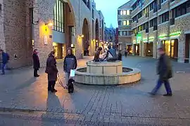 « Léon et Valérie »Place de l'Université en 2002.