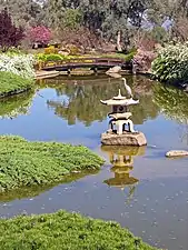 Le lac supérieur du jardin japonais de Cowra.