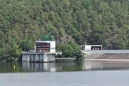 Barrage et centrale électrique de Hracholusky.