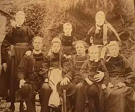 Famille bigoudène de Pont-l'Abbé avant 1900.