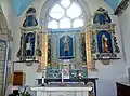 Chapelle Saint-Trémeur : le retable et les statues du chœur.