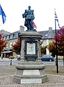 Statue du général Adolphe Le Flô« Monument au général Le Flô à Lesneven », sur À nos grands hommes,« Monument au général Le Flô à Lesneven », sur e-monumen