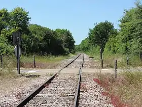 Le PN8 sur la route communale 10 vu en direction d'Étais-la-Sauvin.