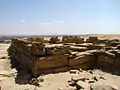 Vue des blocs monolithes du temple funéraire