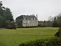 Clohars-Fouesnant : le château des Garennes vu de l'Anse de Penfoul.