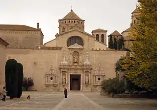 La façade de l'église abbatiale de Poblet.