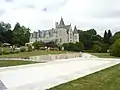 Le château de Kervoazec vu depuis sa piscine.