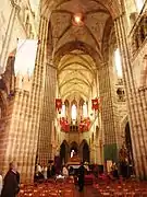 Cathédrale Saint-Tugdual : la nef et le chœur.