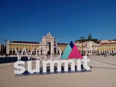 Logo à la Praça do Comércio, Lisbonne