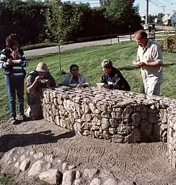 Groupe de participants partageant le potage des trois sœurs.