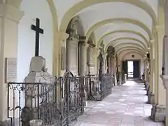 Sebastiansfriedhof, arcades de côté.