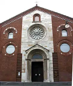 Façade gothique, sur l'actuelle église évangélique vaudoise.