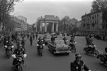 Voyage du président Georges Pompidou, par André Cros (1971, Archives municipales).