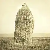 Le menhir de la Pointe du Talud photographié vers 1920