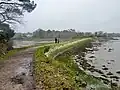 La rivière de Pont-l'Abbé : l'ancien chemin de halage à hauteur de l'anse du Guerdy (désormais sentier de randonnée GR 34)