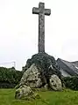 Croix monumentale près de la chapelle Saint-Nicodème.