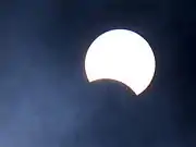 Éclipse partielle à Quezon (Philippines).