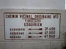 Ancien panneau routier du "Chemin vicinal ordinaire" n°3 (au carrefour avec le "Chemin de grande communication" n°43).