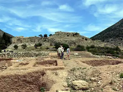 Fosses et coupoles du cercle B, à l'extérieur des murs.