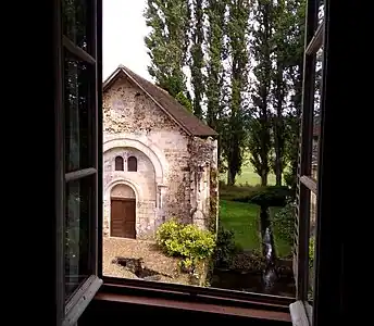 Chapelle Saint-Éloi, vue d'une fenêtre du manoir Saint Lambert de Malassis.