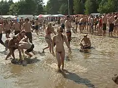 Une festivalière à l'édition 2010 du Przystanek Woodstock en Pologne.