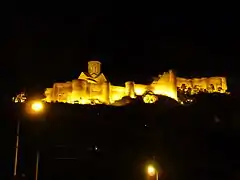 La forteresse de Narikala vue de nuit.