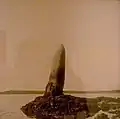 Le menhir désaxé d'Er Lannic (photographie de Zacharie Le Rouzic en 1929).