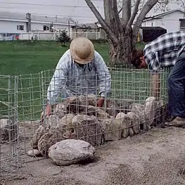 Les artistes réalisent le Tacon Site de l'Arbre.