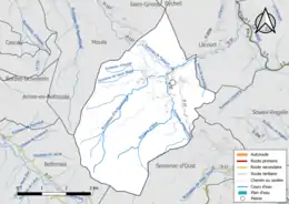 Carte en couleur présentant le réseau hydrographique de la commune